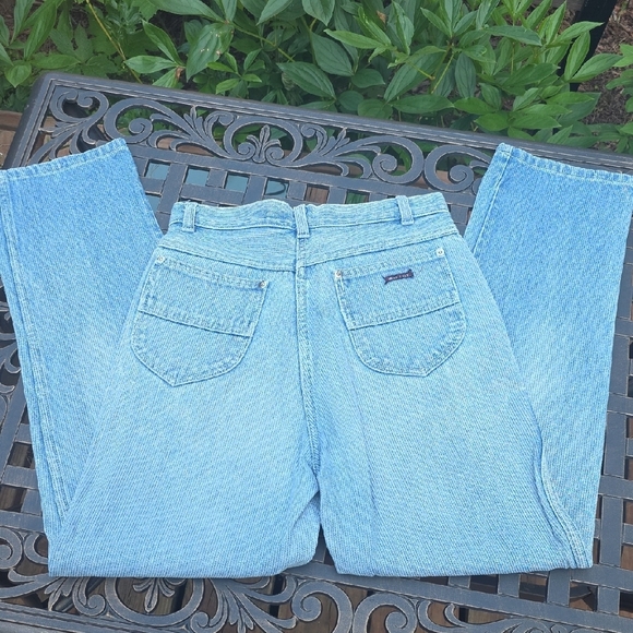 Women's Classic Light Blue Straight Jeans - Picture 4 of 8